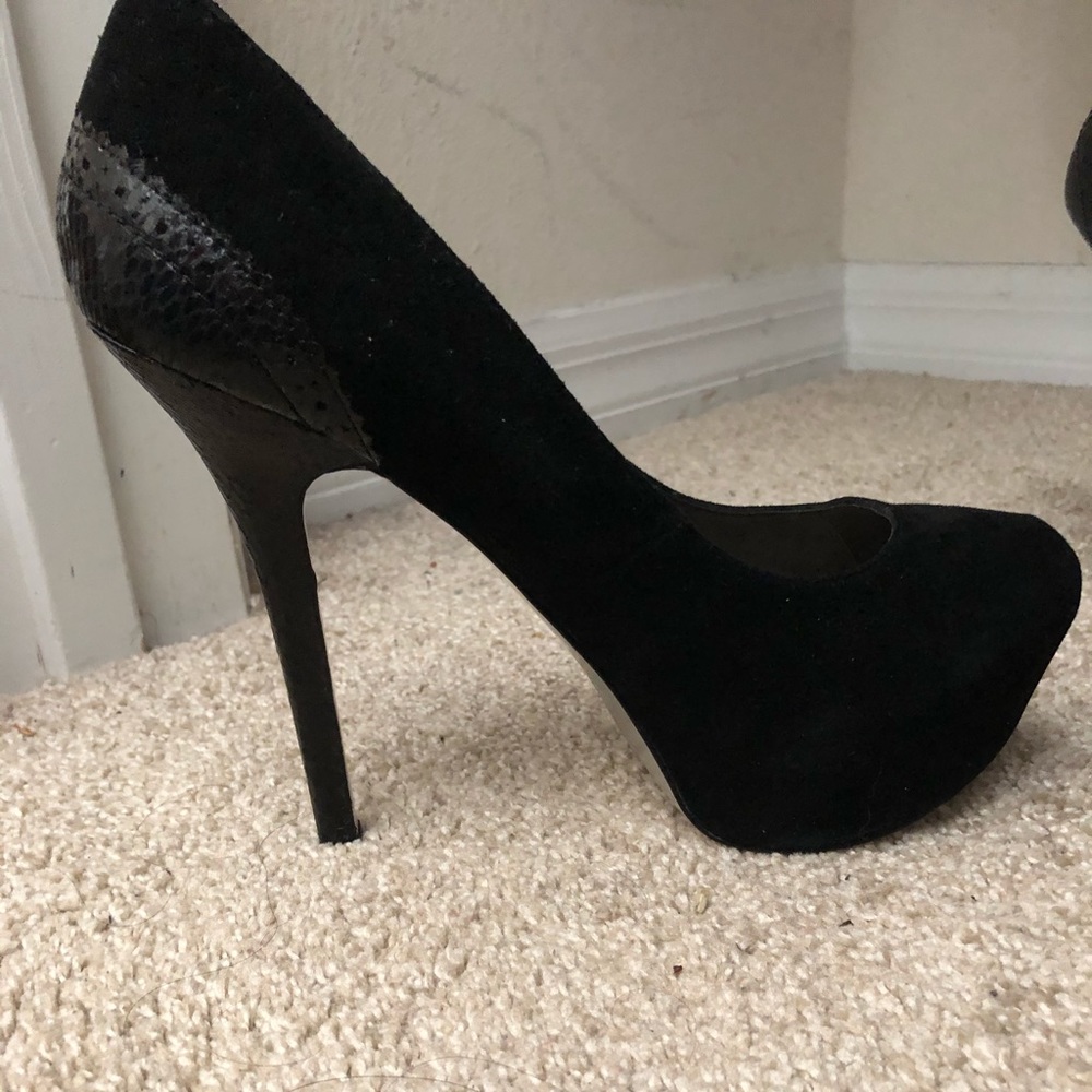 H by Halston Black Pumps